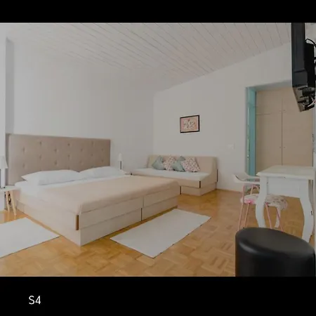 S1 S4-no Parking ゲストハウス *